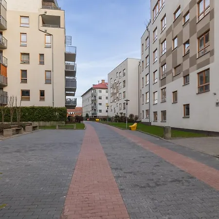 Dunska Chic By Bookinghost *